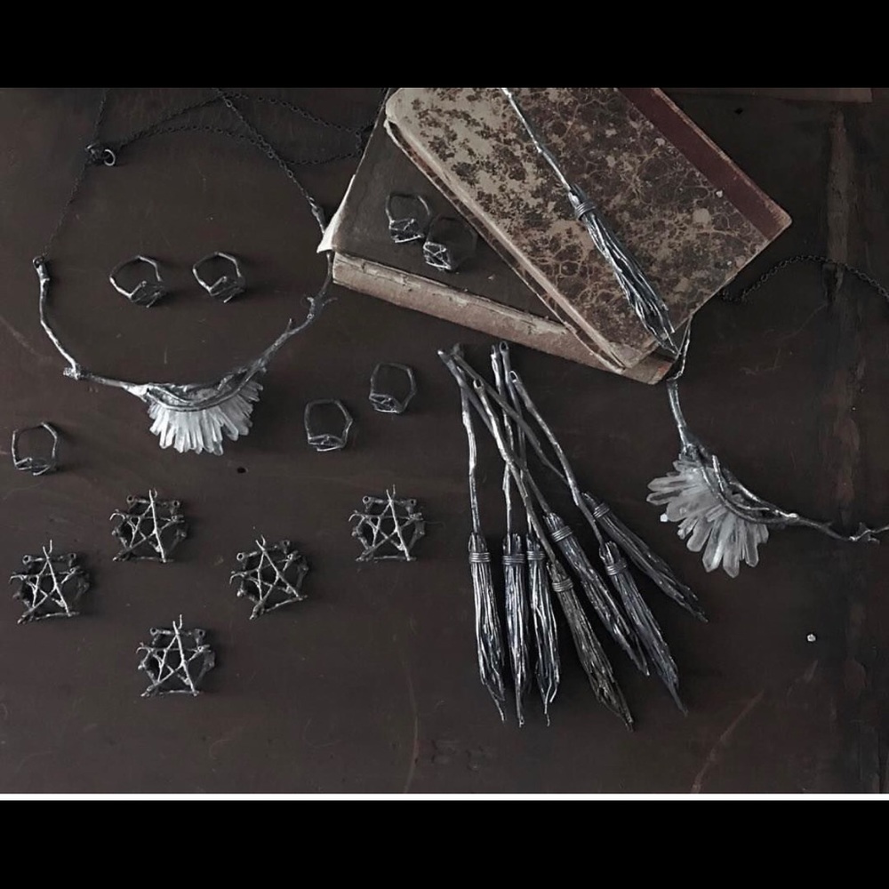 🖤***** ISO BURIAL GROUND JEWELRY ***🖤